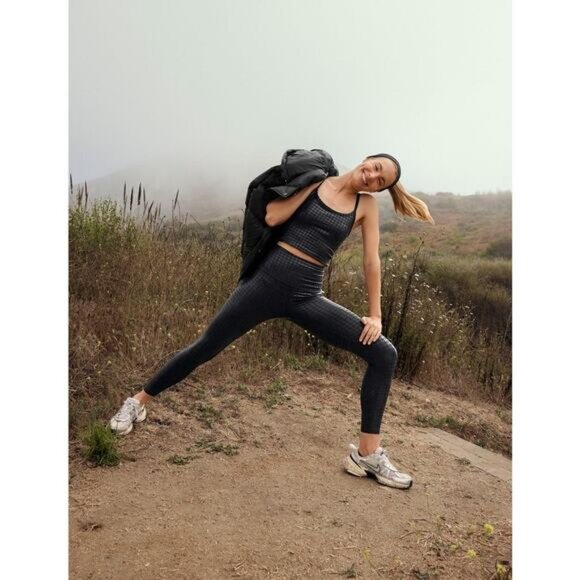 BEYOND YOGA Caught in the Midi Legging Houndstooth Black Size Medium - Picture 2 of 8